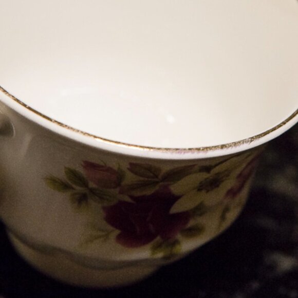 Vintage QUEEN ANNE English Bone China Multi Floral Cup and Saucer Patter… - Picture 13 of 16